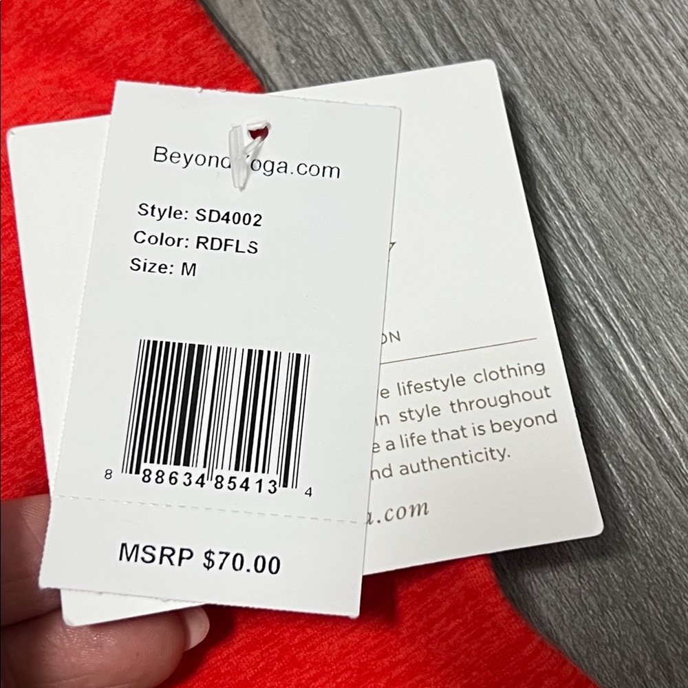 Beyond Yoga woman’s razor back tank top / color RDFLS/ size M NWT - Picture 6 of 12